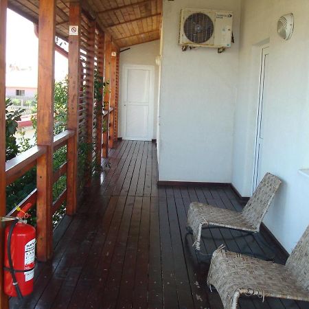 Pension Oasis Костинешти Экстерьер фото