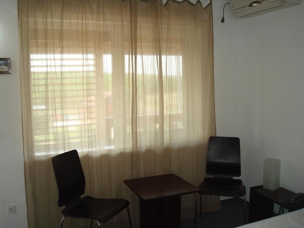 Pension Oasis Костинешти Экстерьер фото